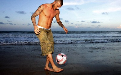 U游体育独家-一人导演三球